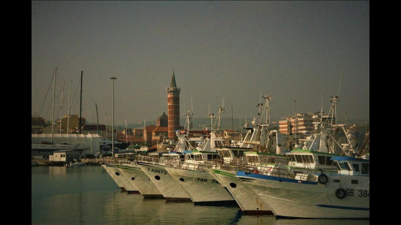 Retroscena Apartment In Centro Civitanova Marche Kültér fotó