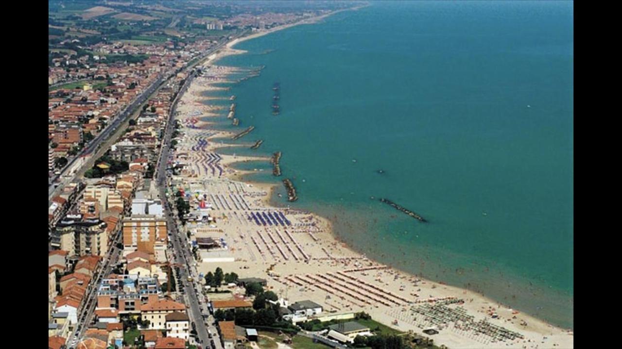 Retroscena Apartment In Centro Civitanova Marche Kültér fotó